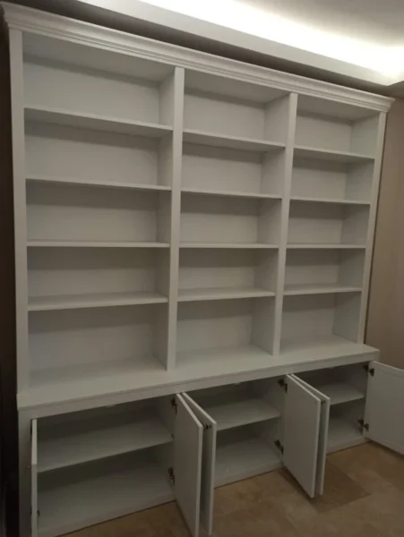 BEYAZ KAPAKLI KİTAPLIK (3)