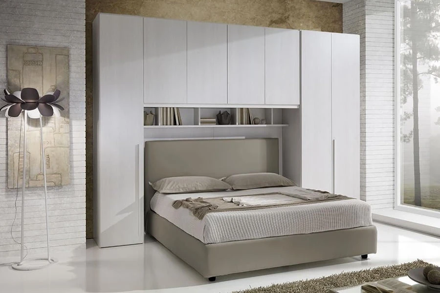 Julian yatak üstü ve yanı dolap