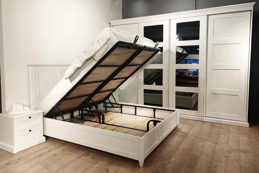 Beyaz sandıklı baza başlık